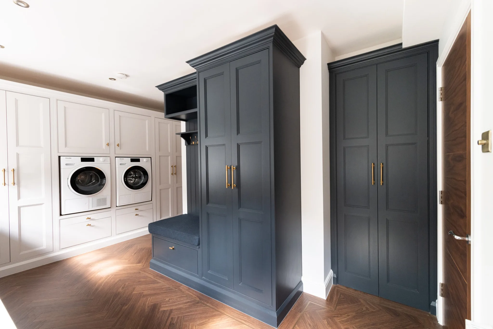 Classic-in-frame-shaker-style-utility-welwyn-garden-city-handmade-kitchen-company (3)