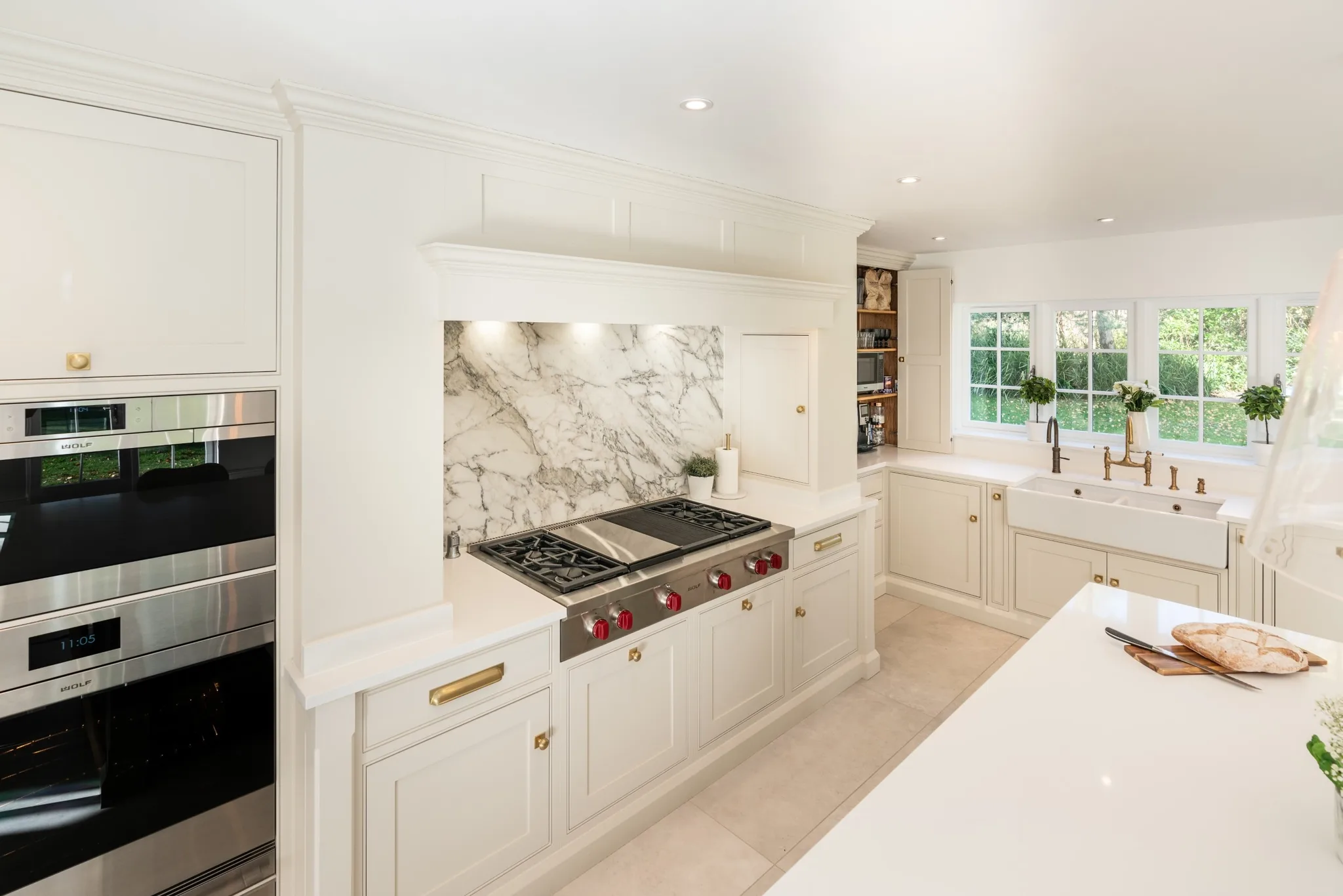 bespoke-floor-to-ceiling-kitchen-furniture
