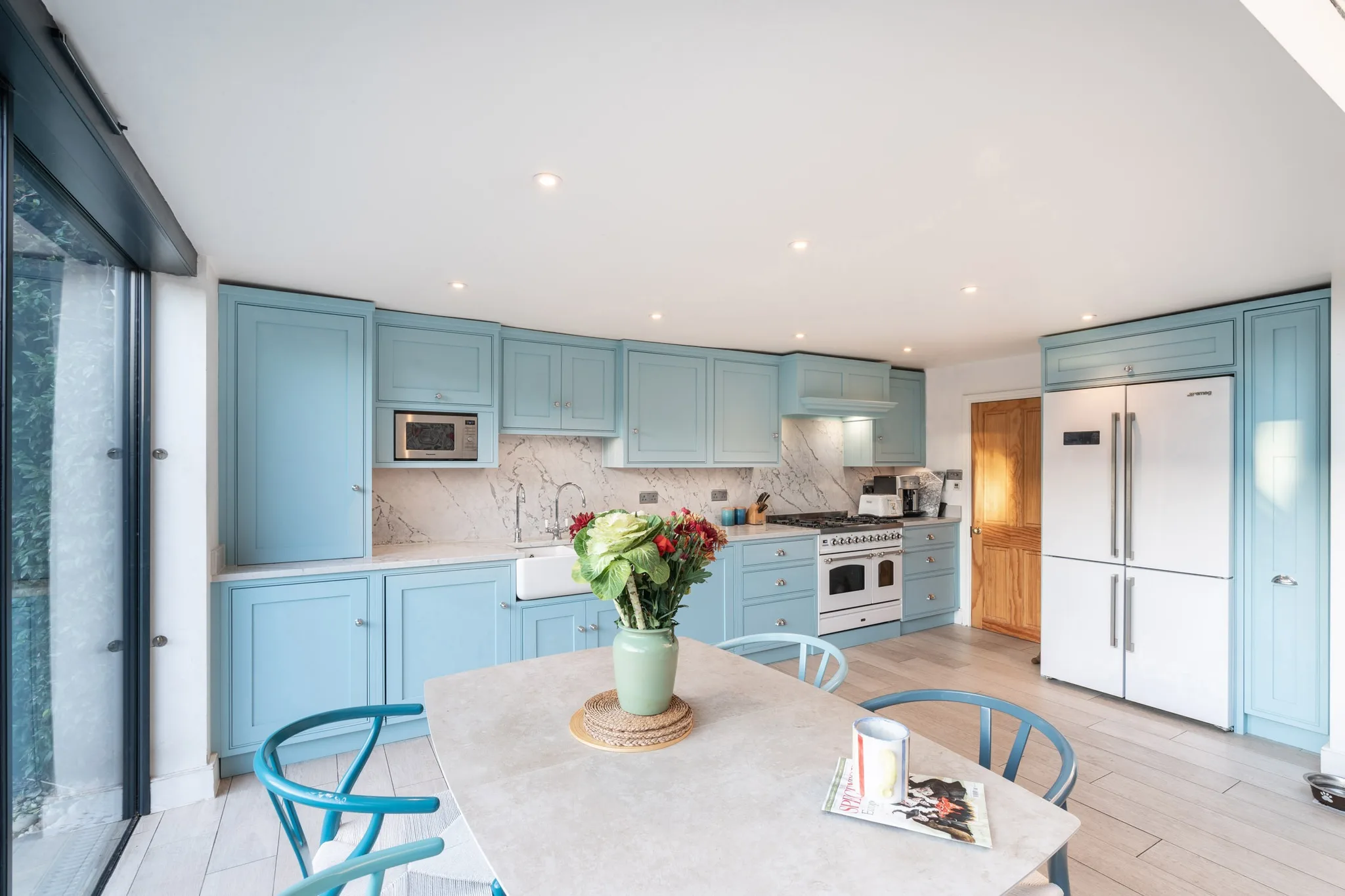 blue-classic-shaker-hampstead-handmade-kitchen-company-essex-landscape (5)
