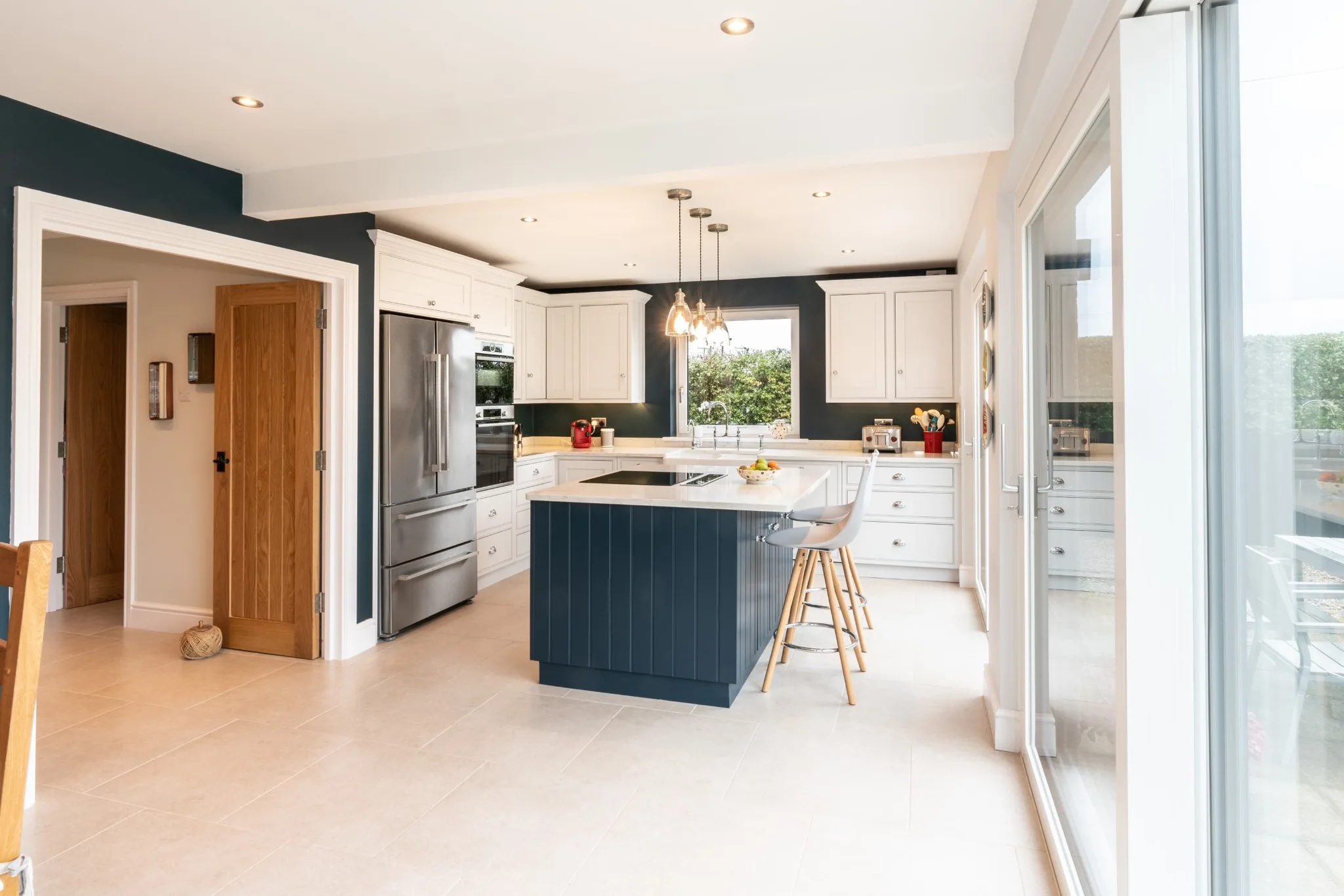 blue-white-combination-classic-shaker-kitchen-51-handmade-kitchen-company-essex (2)