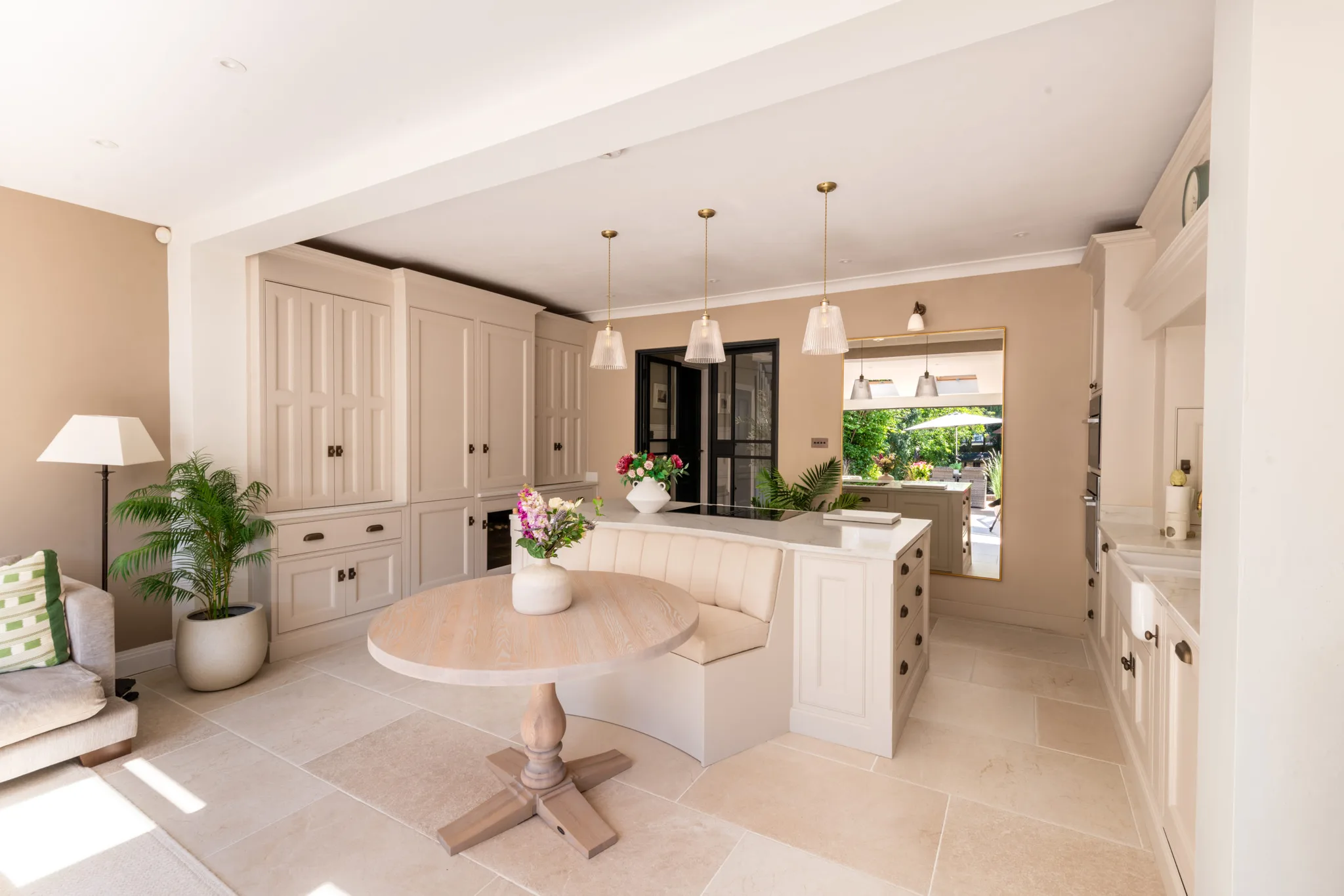 classic-in-frame-beaded-bespoke-shaker-kitchen-loughton-handmade-kitchen-company (3)