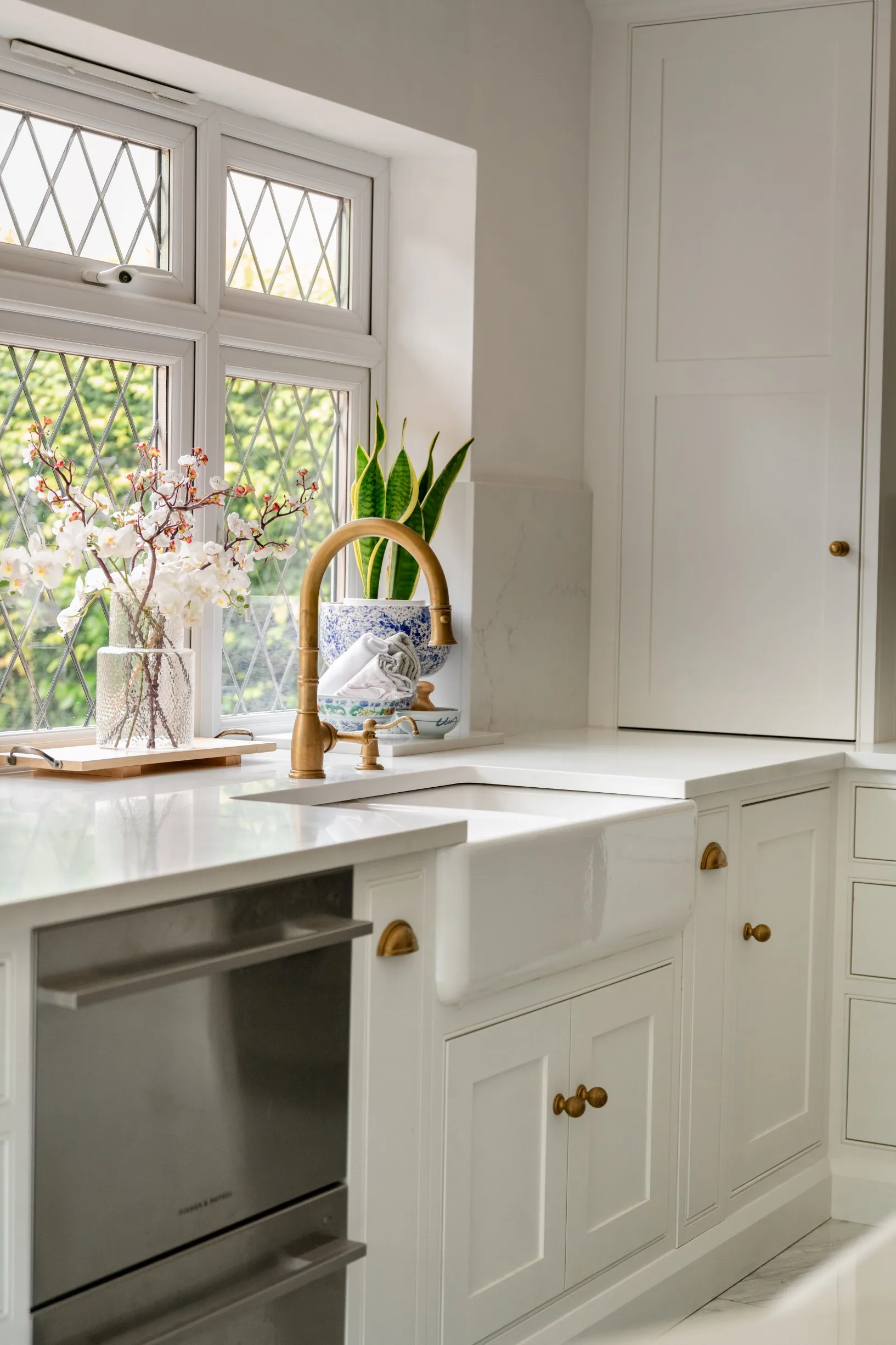 classic-in-frame-cock-bead-handleless-mapesbury-combination-bespoke-shaker-kitchen-hutton-handmade-kitchen-company (44)