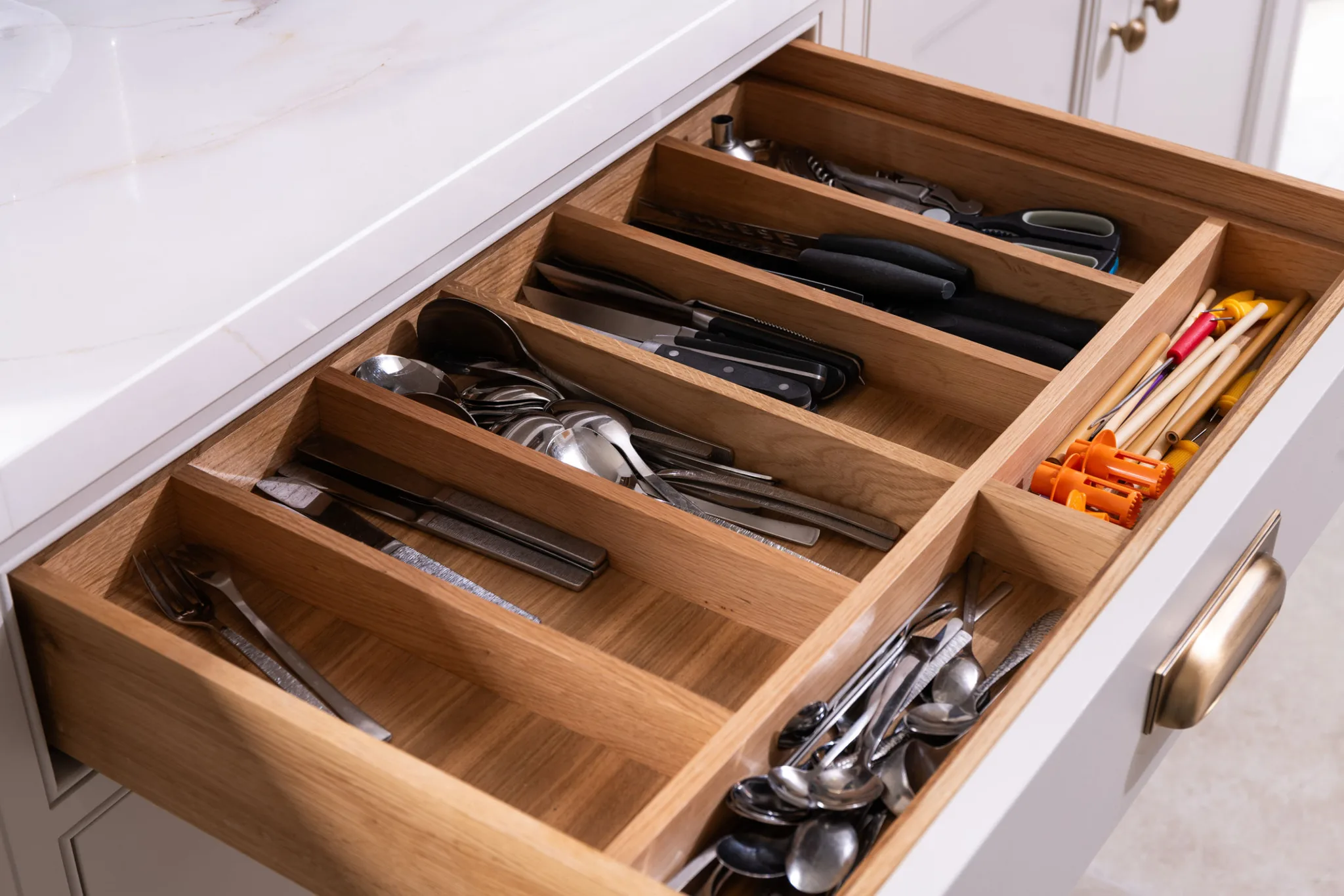 classic-in-frame-double-bead-flat-front-shaker-kitchen-felsted-handmade-kitchen-company-essex (28)