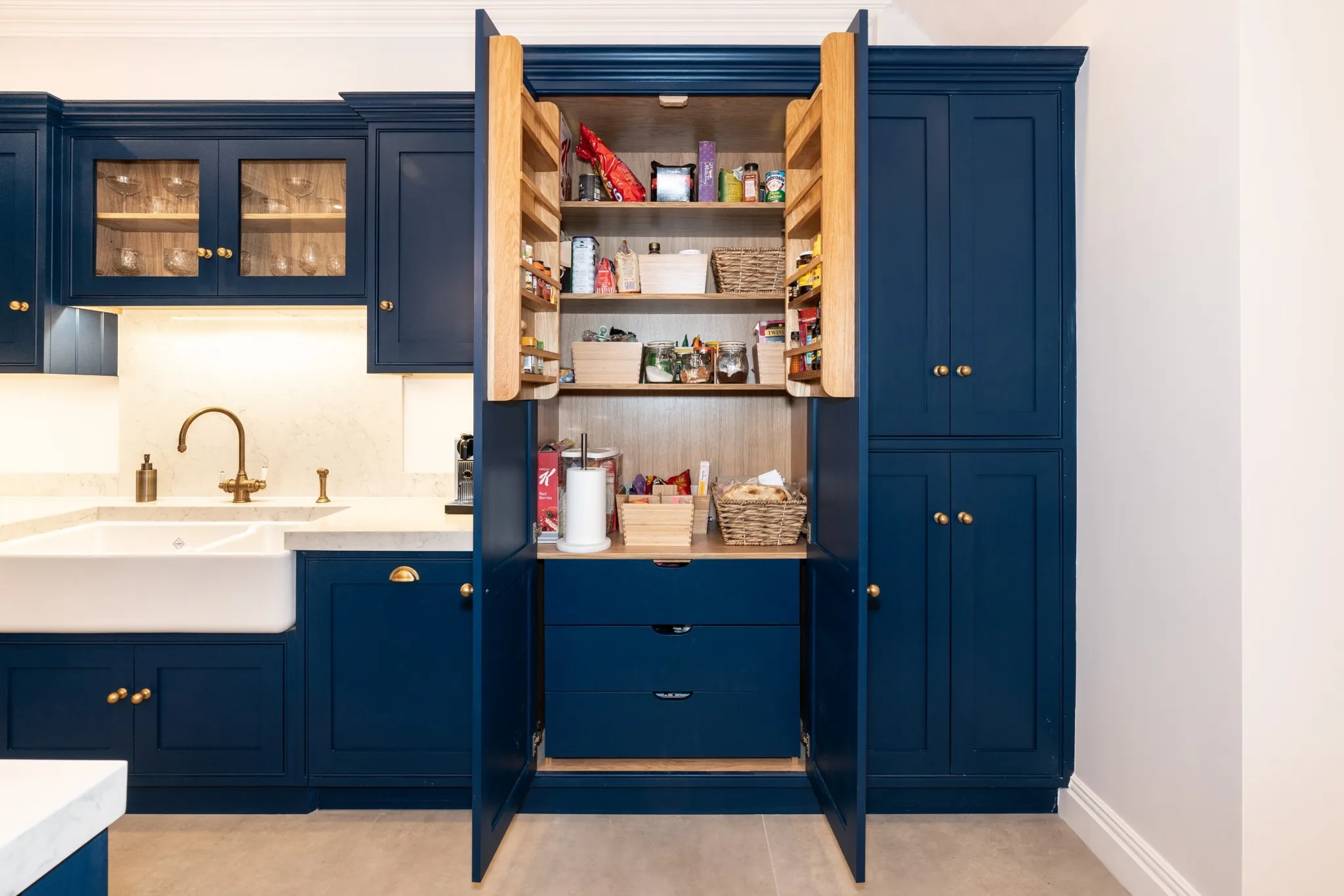 classic-shaker-kitchen-clayhall-london-royal-navy-blue-handmade-kitchens-essex (10)