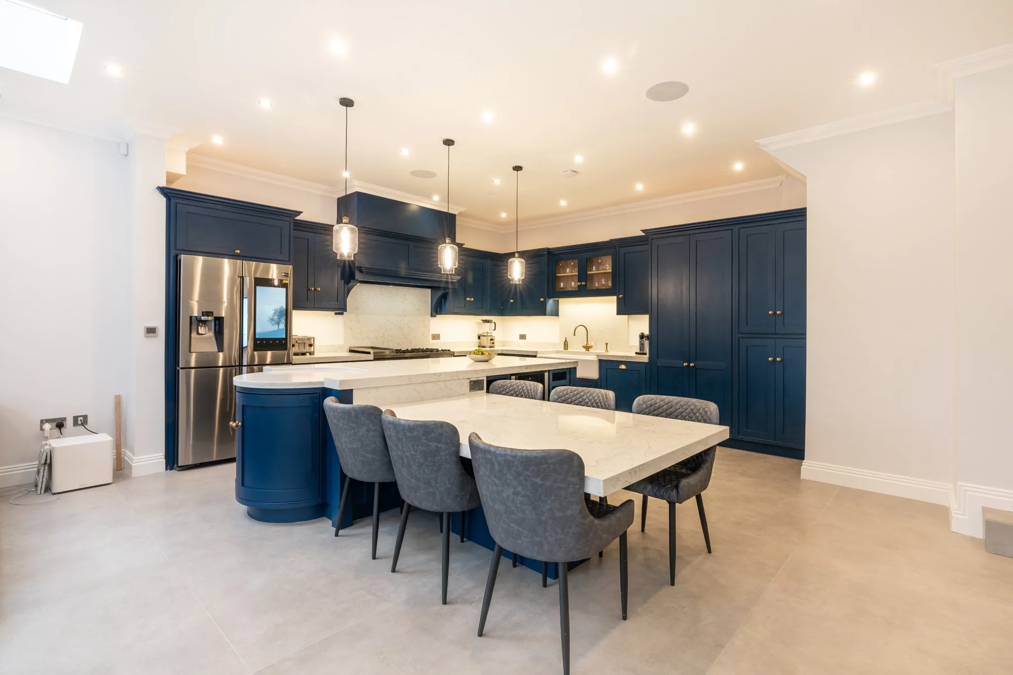 classic-shaker-kitchen-clayhall-london-royal-navy-blue-handmade-kitchens-essex (2)