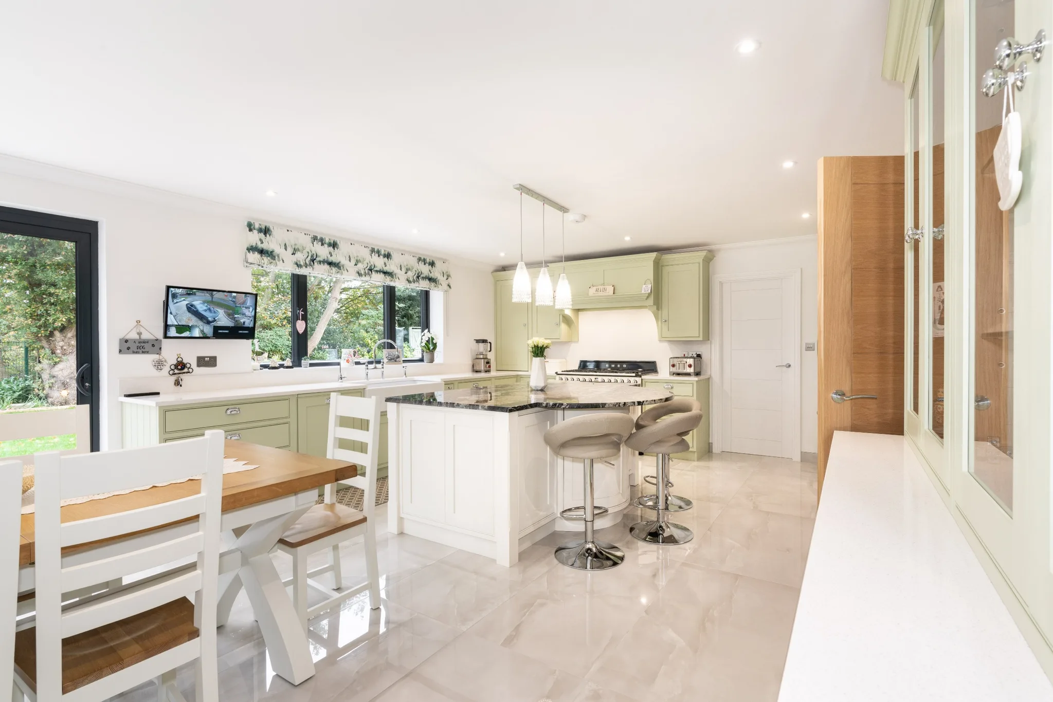 classic-shaker-style-kitchen-cooking-apple-green-broxbourne-herts-handmade-kitchen-company-11