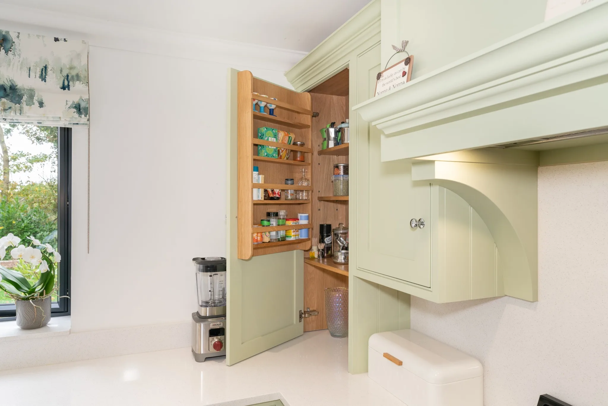 classic-shaker-style-kitchen-cooking-apple-green-broxbourne-herts-handmade-kitchen-company (11)