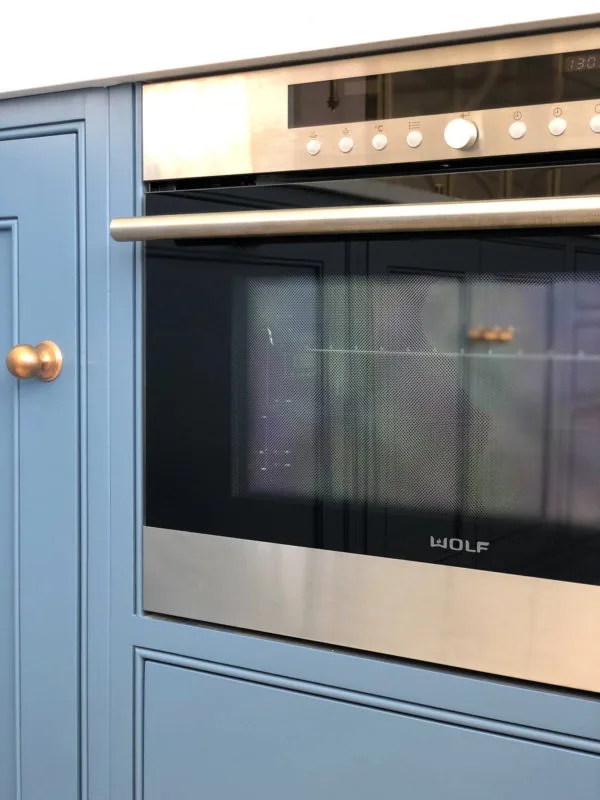 classic shaker victorian style pool house kitchen handmade kitchens 6 600x800