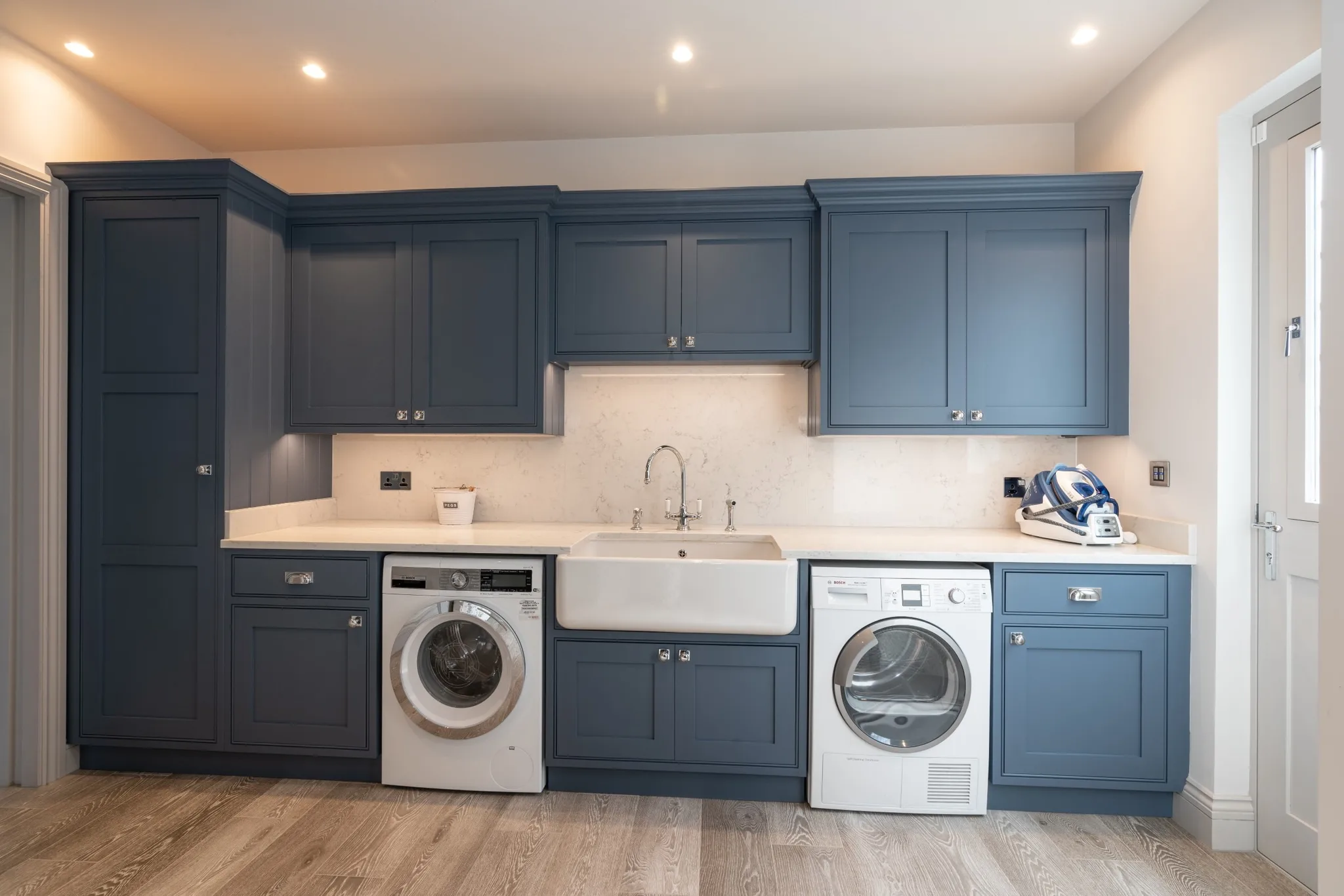 hadley-wood-classic-shaker-style-utility-room-laundry-handmade-kitchen-company (6)