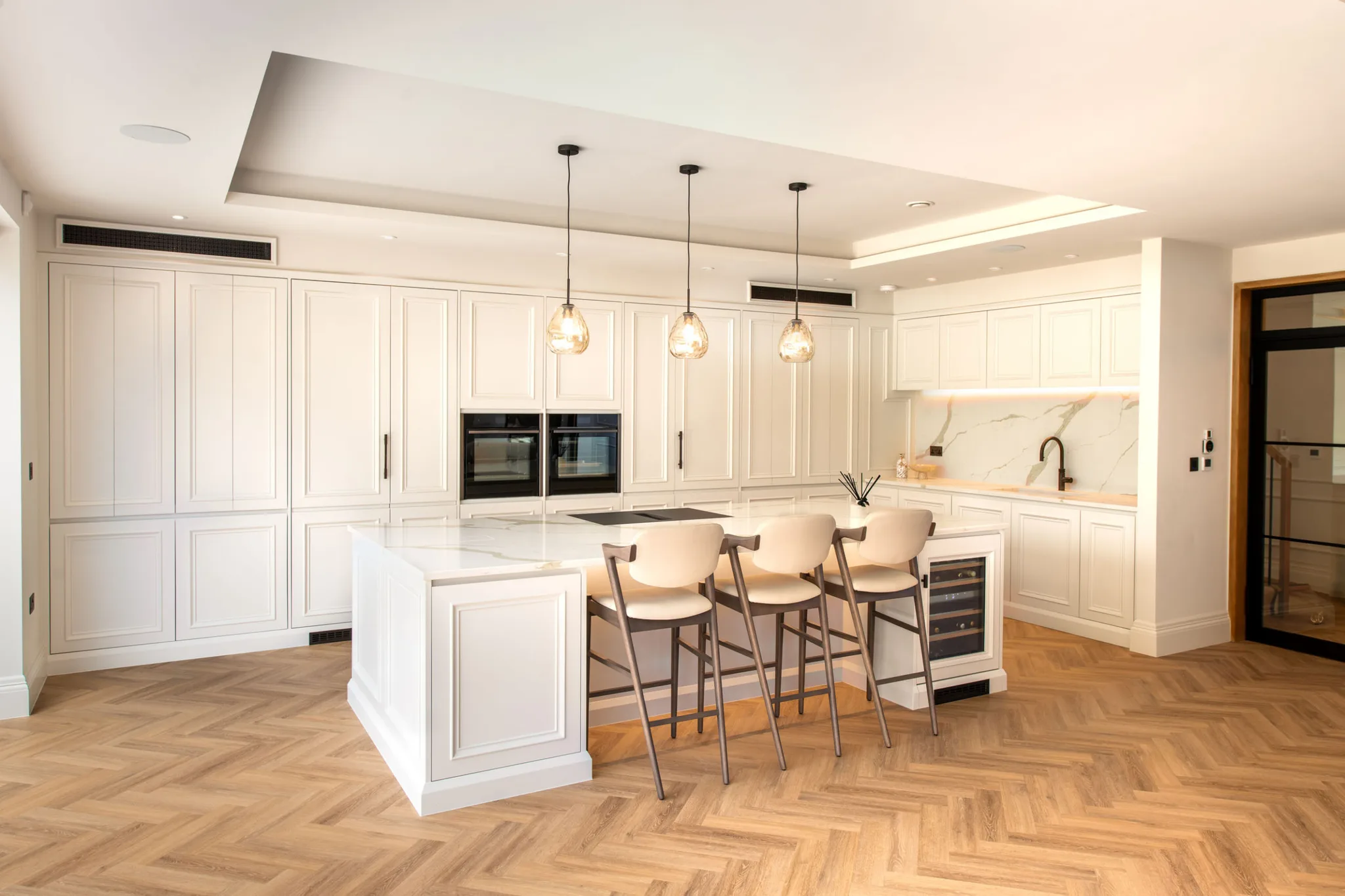 handleless-bespoke-soft-mapesbury-shaker-kitchen-woodford-green-handmade-kitchen-company-essex (4)