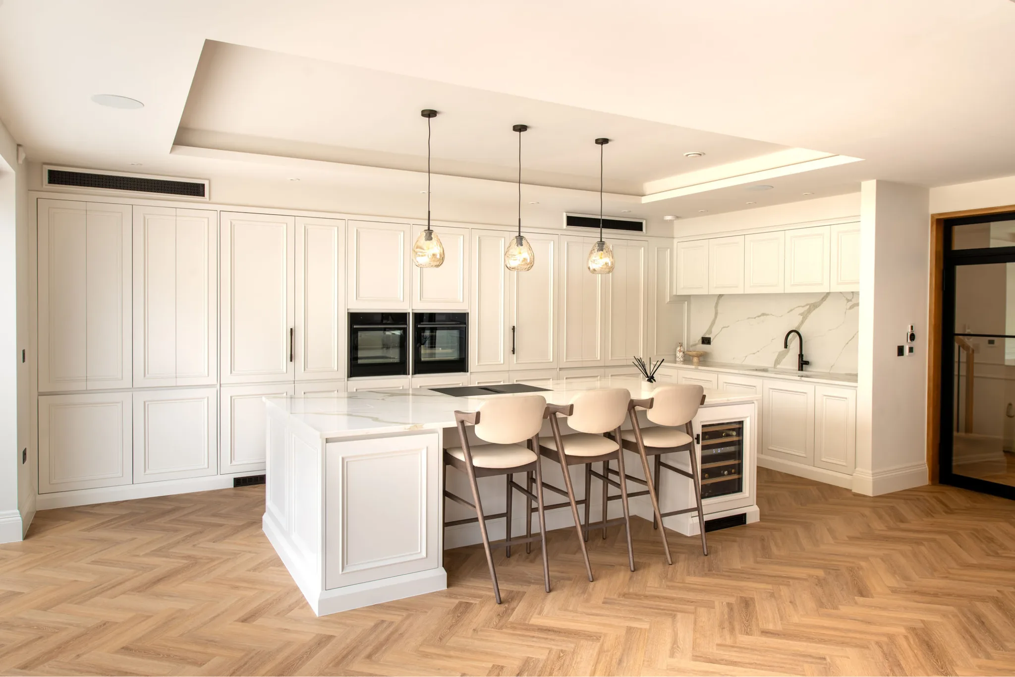 handleless-bespoke-soft-mapesbury-shaker-kitchen-woodford-green-handmade-kitchen-company-essex (5)