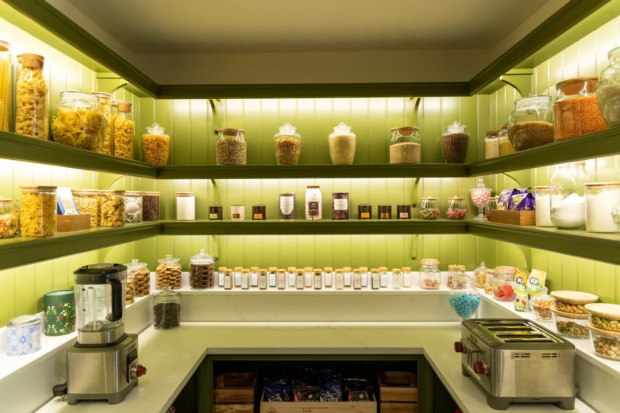 handmade-kitchen-company-walk-in-pantry-display-260423 (29)