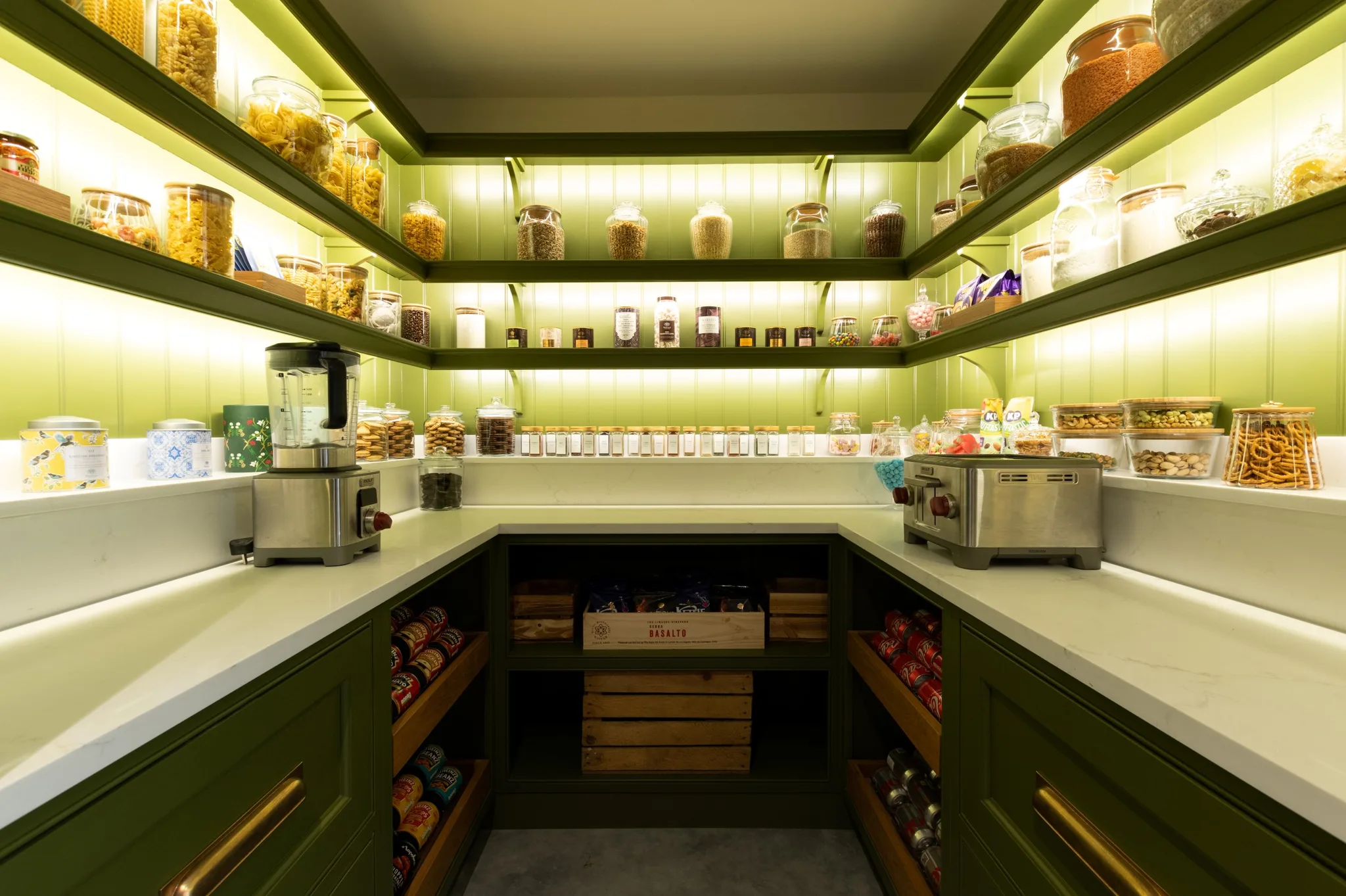 handmade-kitchen-company-walk-in-pantry-display-260423 (4)