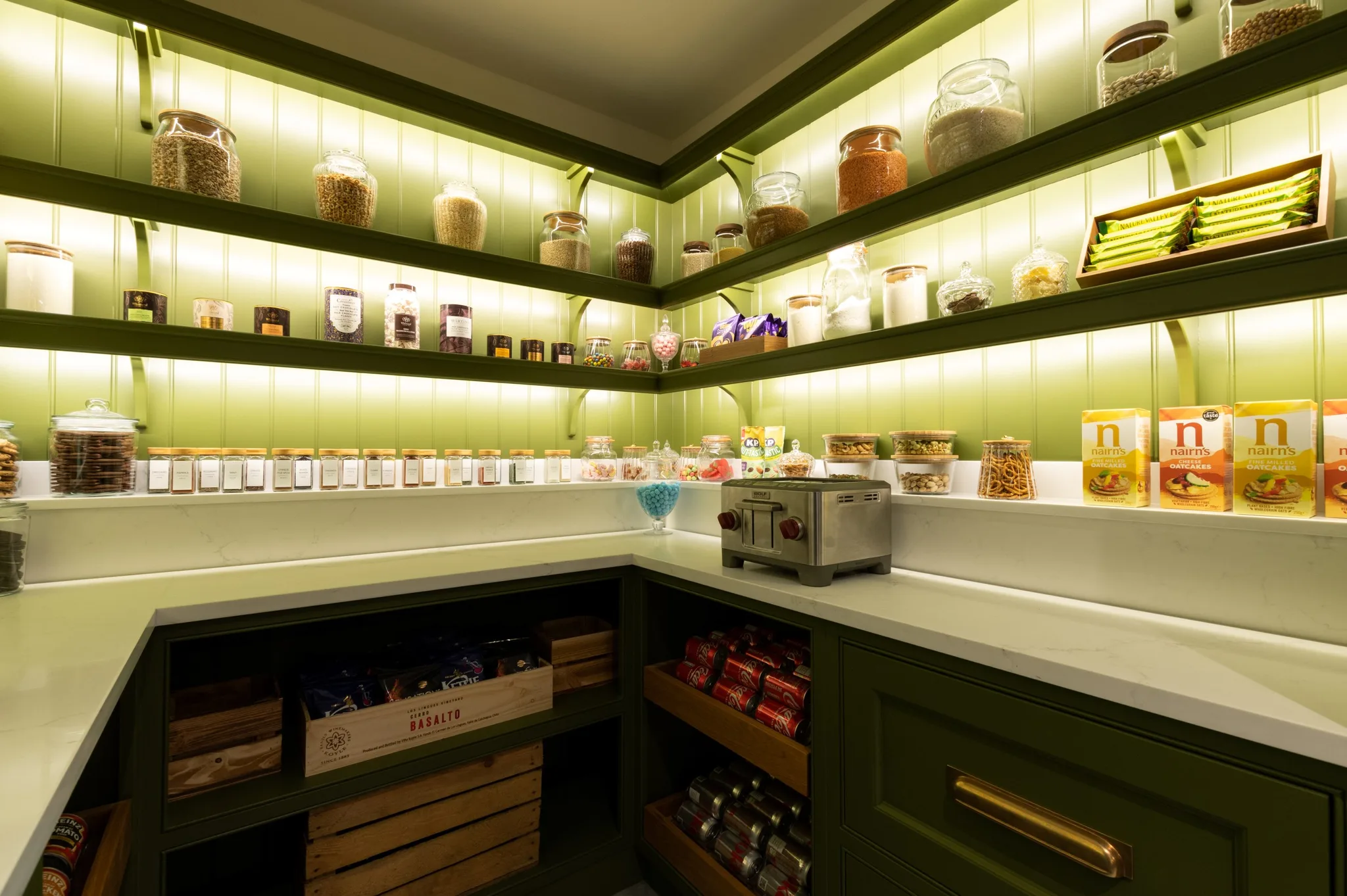 handmade-kitchen-company-walk-in-pantry-display-260423 (9)