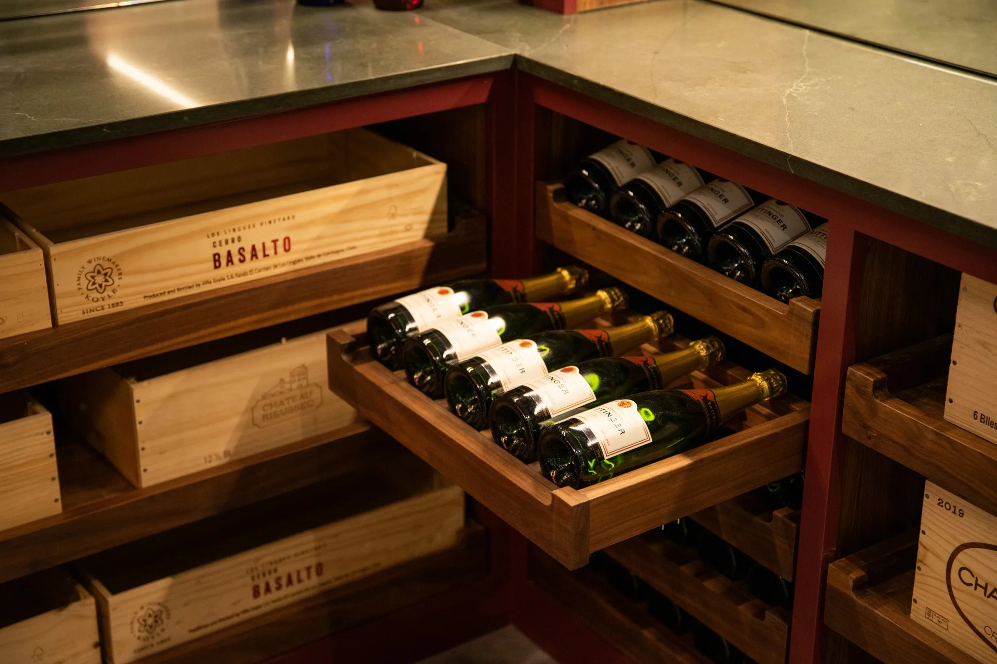 handmade-kitchen-company-walk-in-wine-room-display (17)