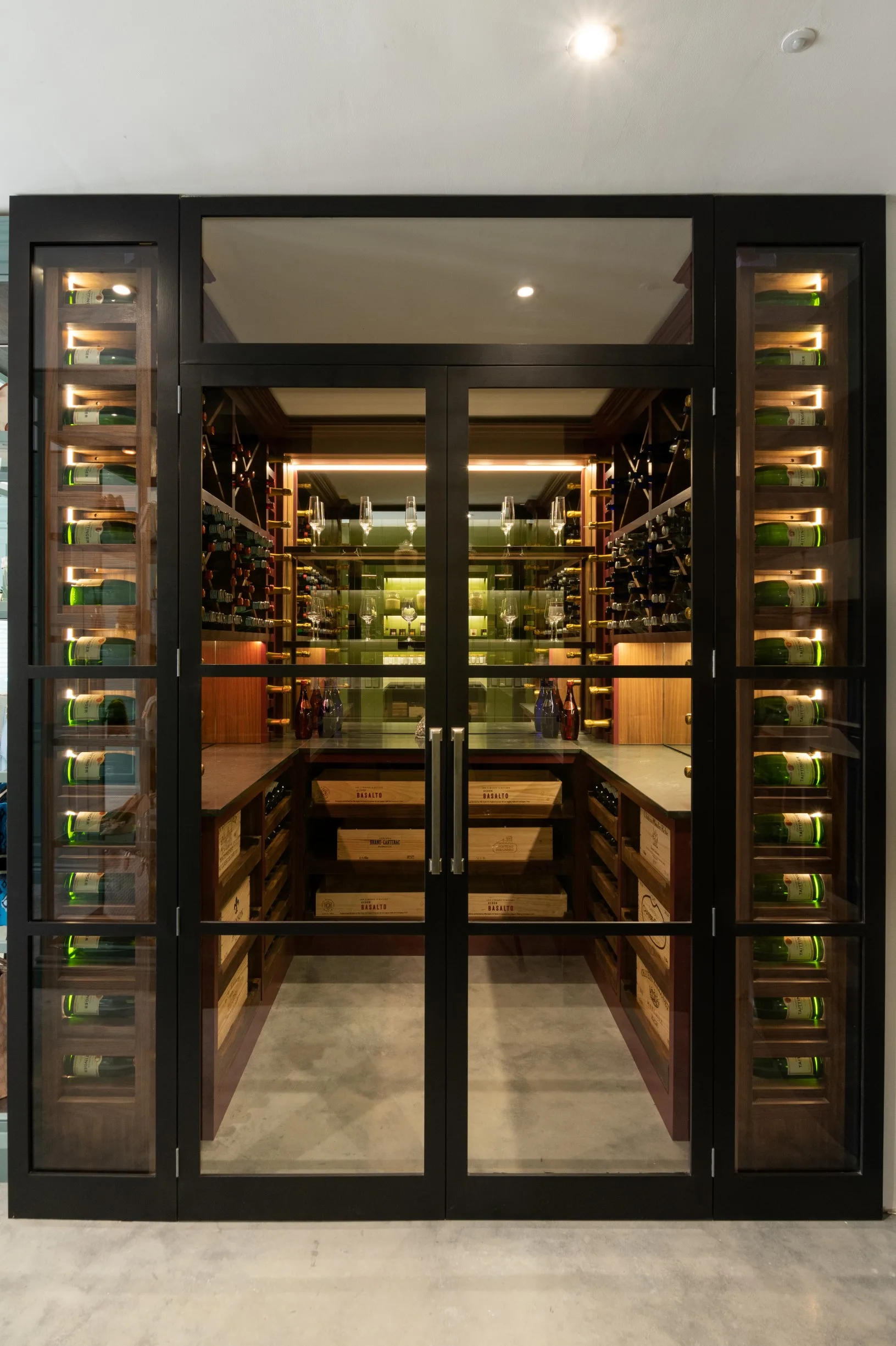 handmade-kitchen-company-walk-in-wine-room-display (4)