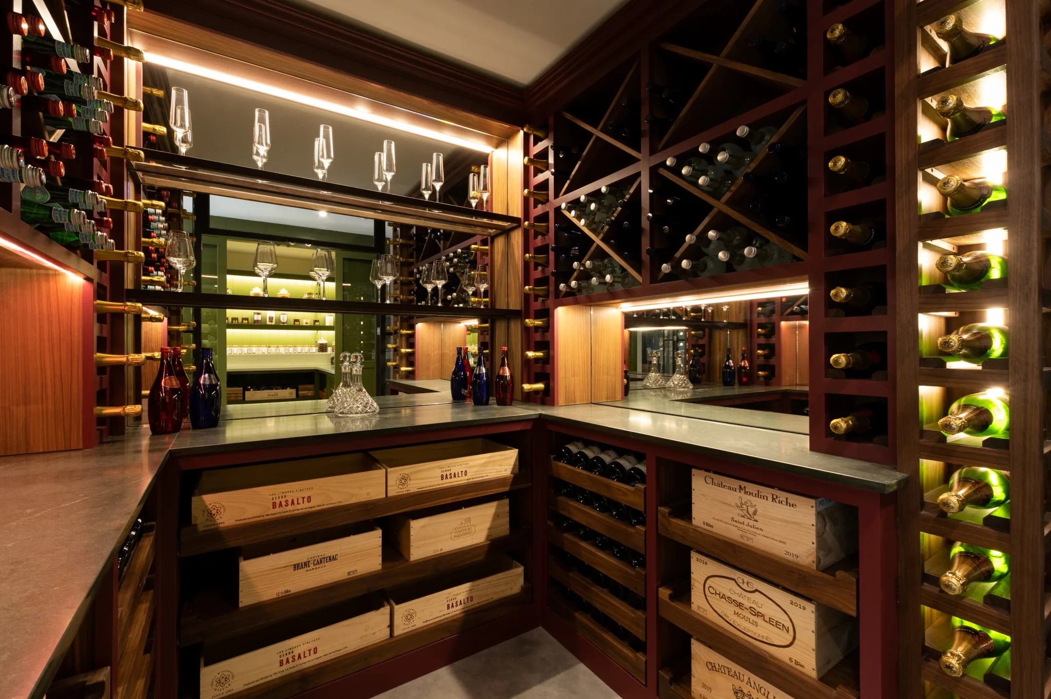 handmade-kitchen-company-walk-in-wine-room-display (5)