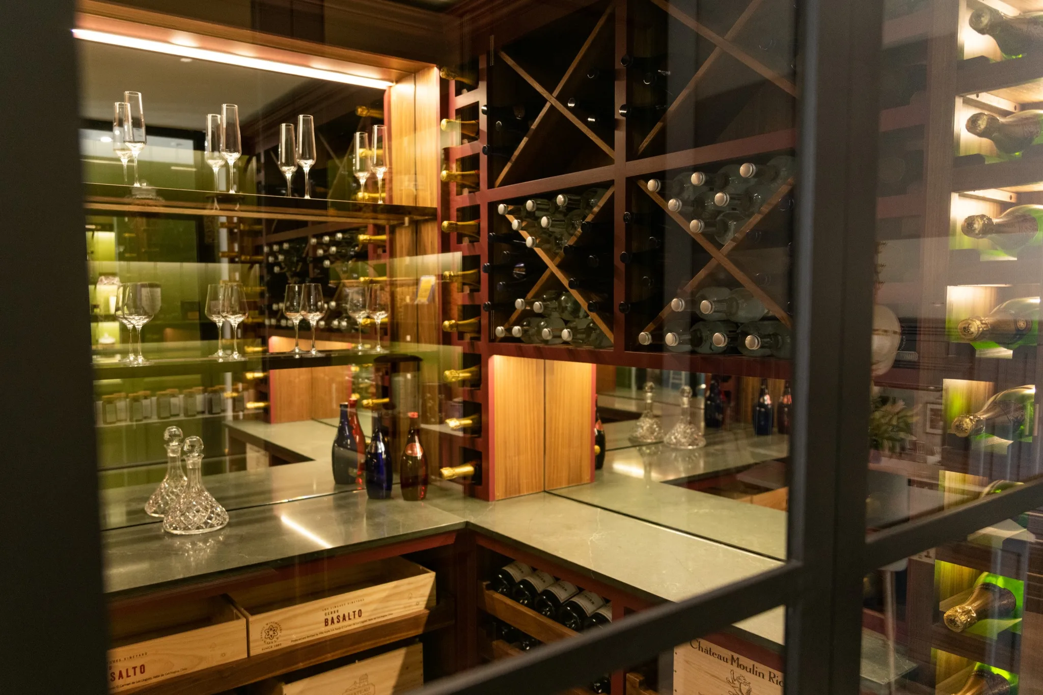 handmade-kitchen-company-walk-in-wine-room-display (8)