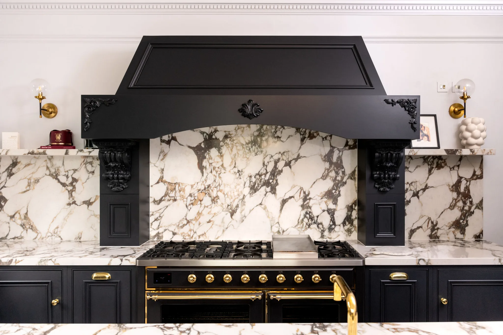 luxury-moulded-in-frame-beaded-panel-shaker-kitchen-sawbridgeworth-handmade-kitchen-company (23)