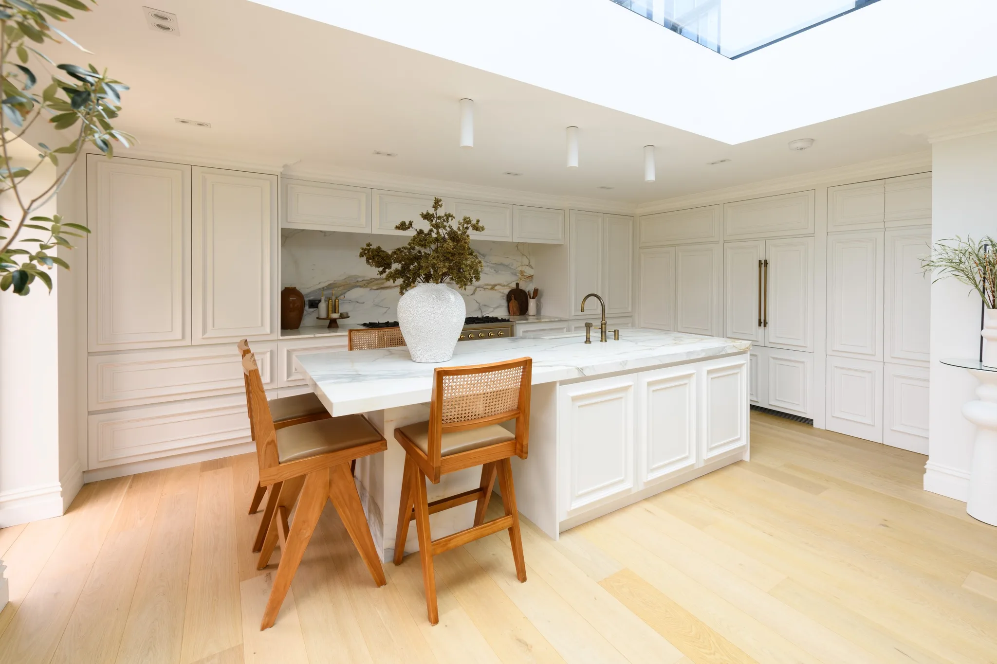mapesbury traditional handleless kitchen epping essex handmade kitchen company (6)-2