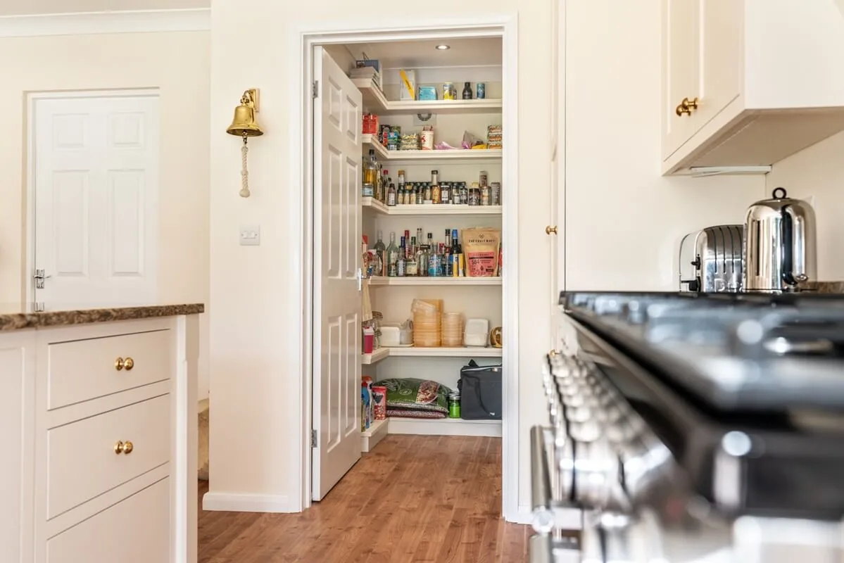 modern-shaker-style-kitchen-32-billericay-09
