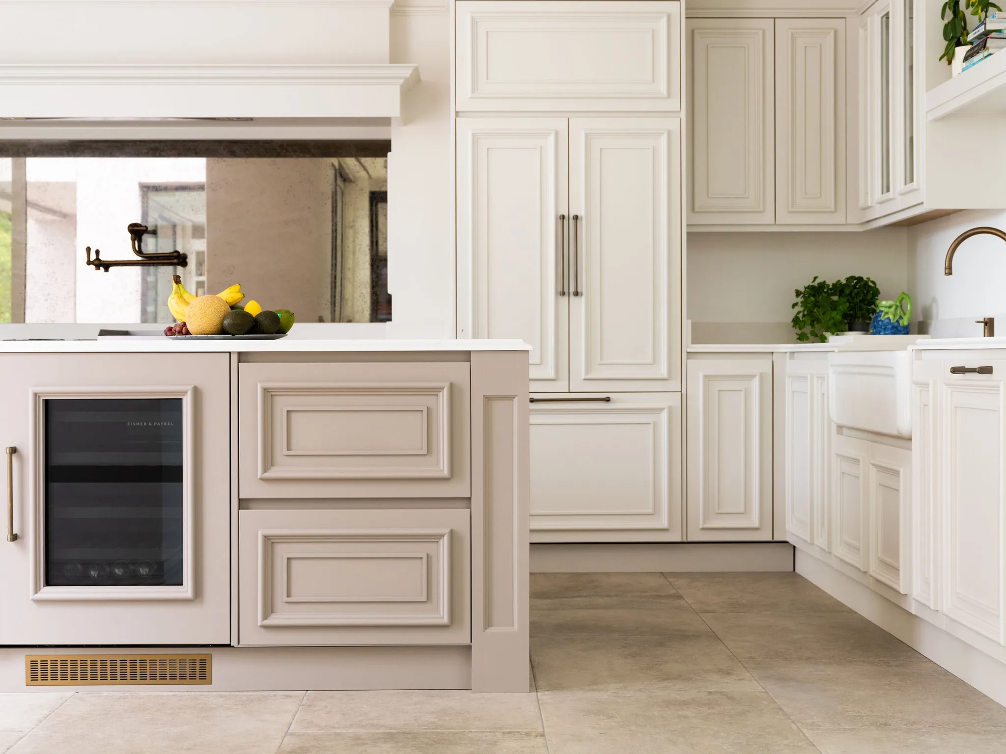 traditional-mapesbury-handleless-kitchen-great-eversden-handmade-kitchen-company (9)