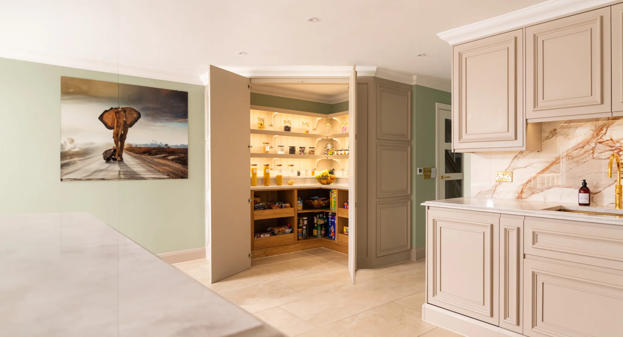 traditional-mapesbury-walk-in--pantry-essex-handmade-kitchen-company-(1-(7)-(edit2)