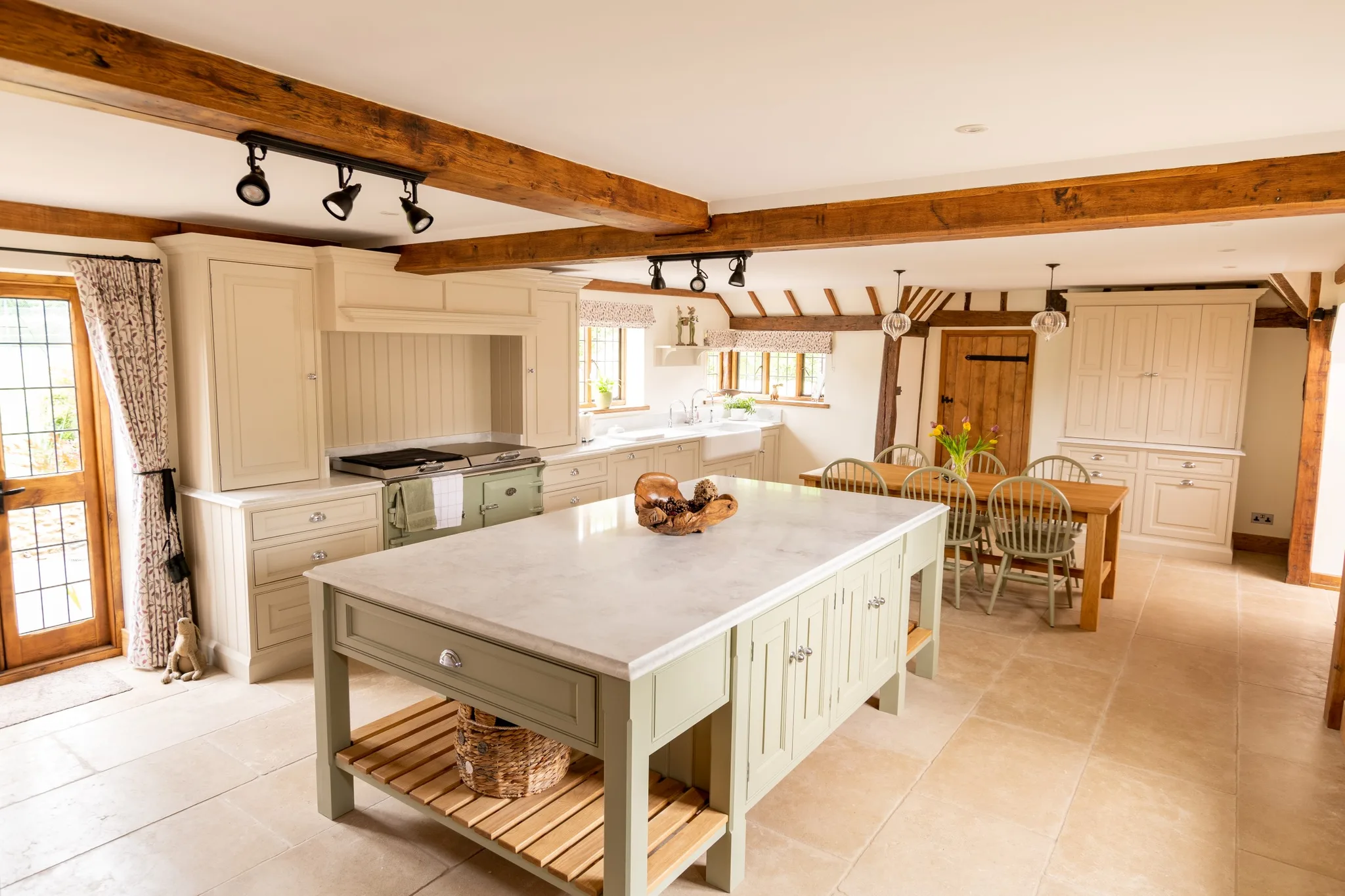 traditional-raised-and-fielded-panel-shaker-handmade-bespoke-kitchen-handmade-kitchen-company (2)