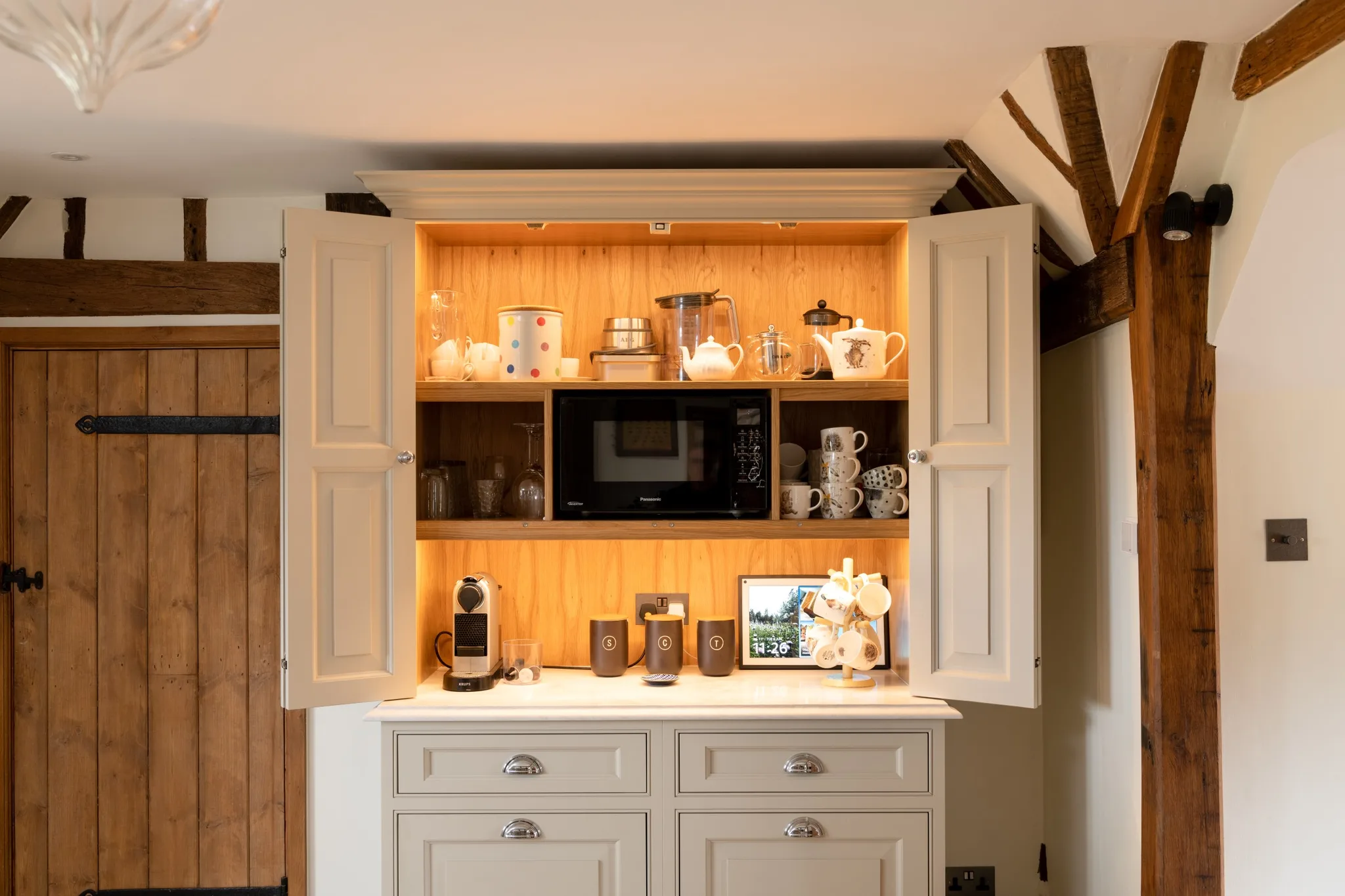 traditional-raised-and-fielded-panel-shaker-handmade-bespoke-kitchen-handmade-kitchen-company (25)