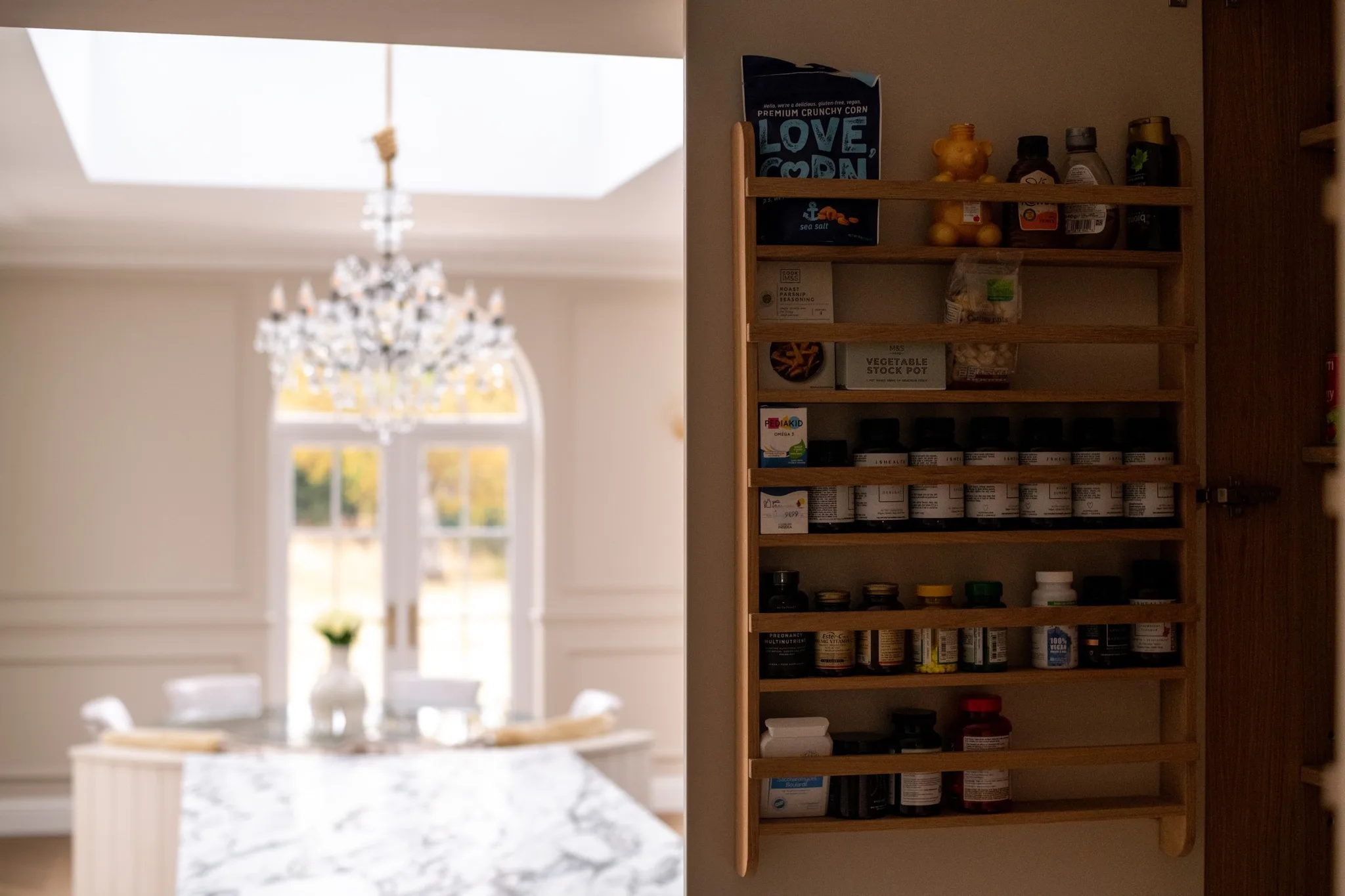 traditional-shaker-handleless-design-handmade-kitchen-co-claire-chanelle (27)