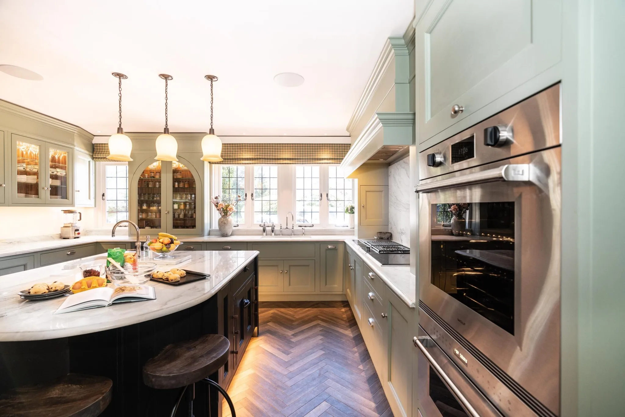 traditional-shaker-kitchen-woldingham-surrey-handmade-kitchen-co-essex (10)