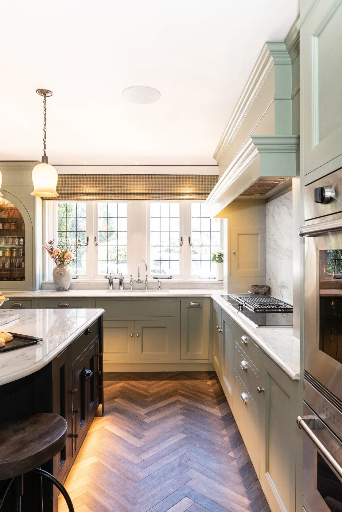 traditional-shaker-kitchen-woldingham-surrey-handmade-kitchen-co-essex-portrait (2)