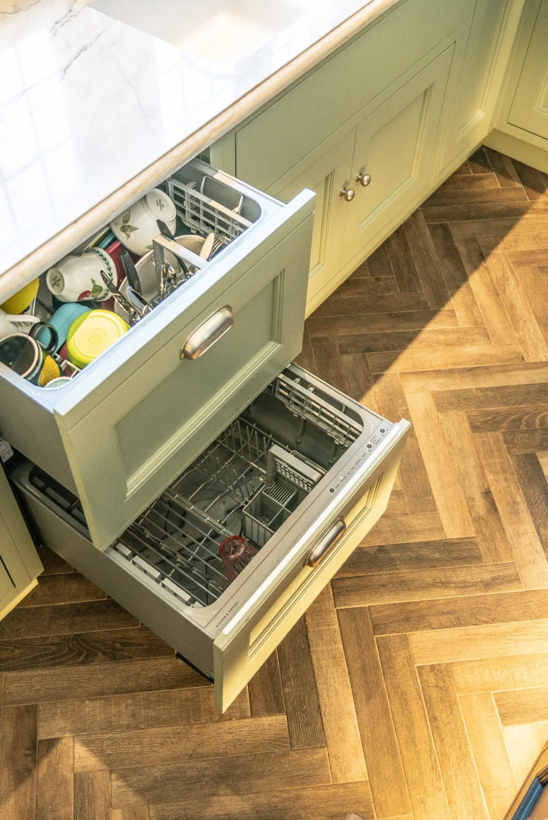 traditional-shaker-kitchen-woldingham-surrey-handmade-kitchen-co-essex-portrait (8)
