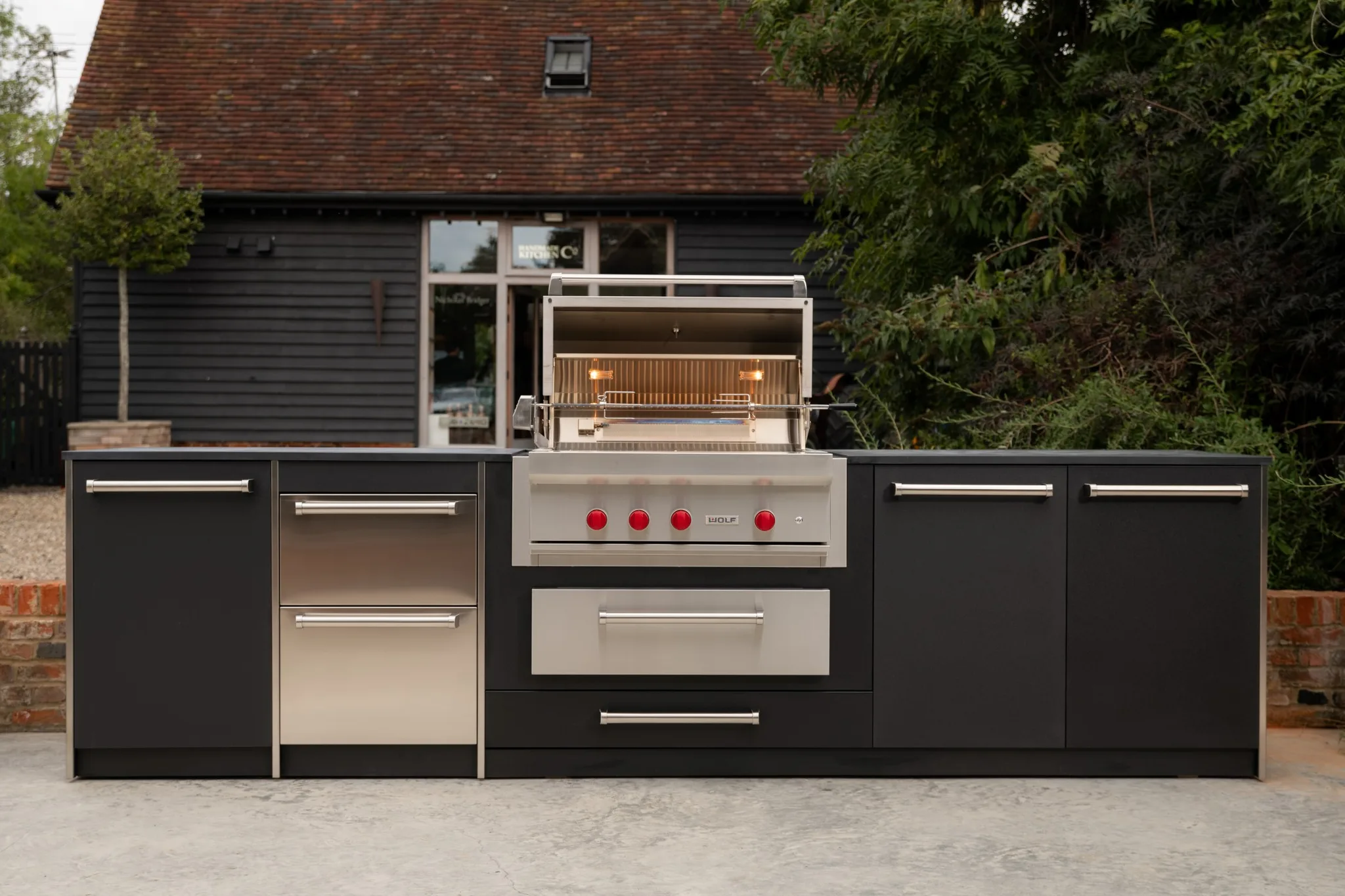 wolf-bbq-outdoor-kitchen-display-handmade-kitchen-company-essex (10)