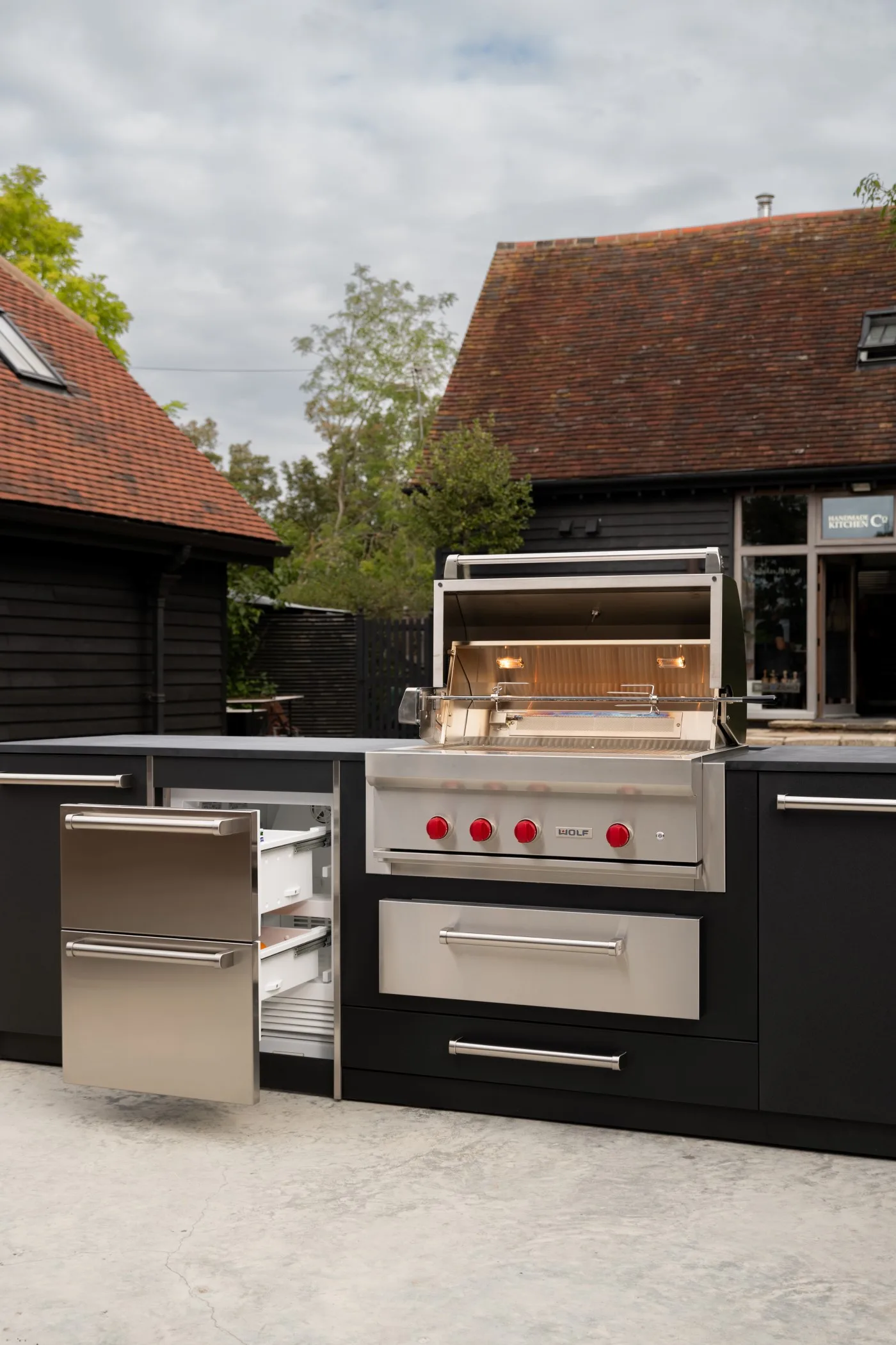 wolf-bbq-outdoor-kitchen-display-handmade-kitchen-company-essex (24)