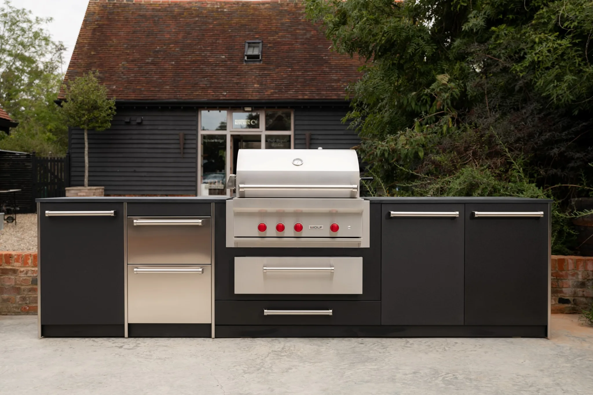 wolf-bbq-outdoor-kitchen-display-handmade-kitchen-company-essex (4)